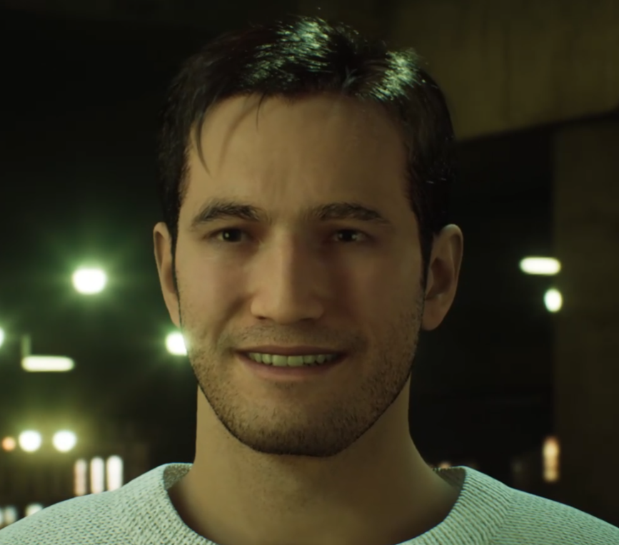Adam Bennett sorrindo sob luz noturna.